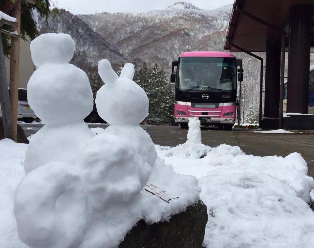 雪だるまピンクバス